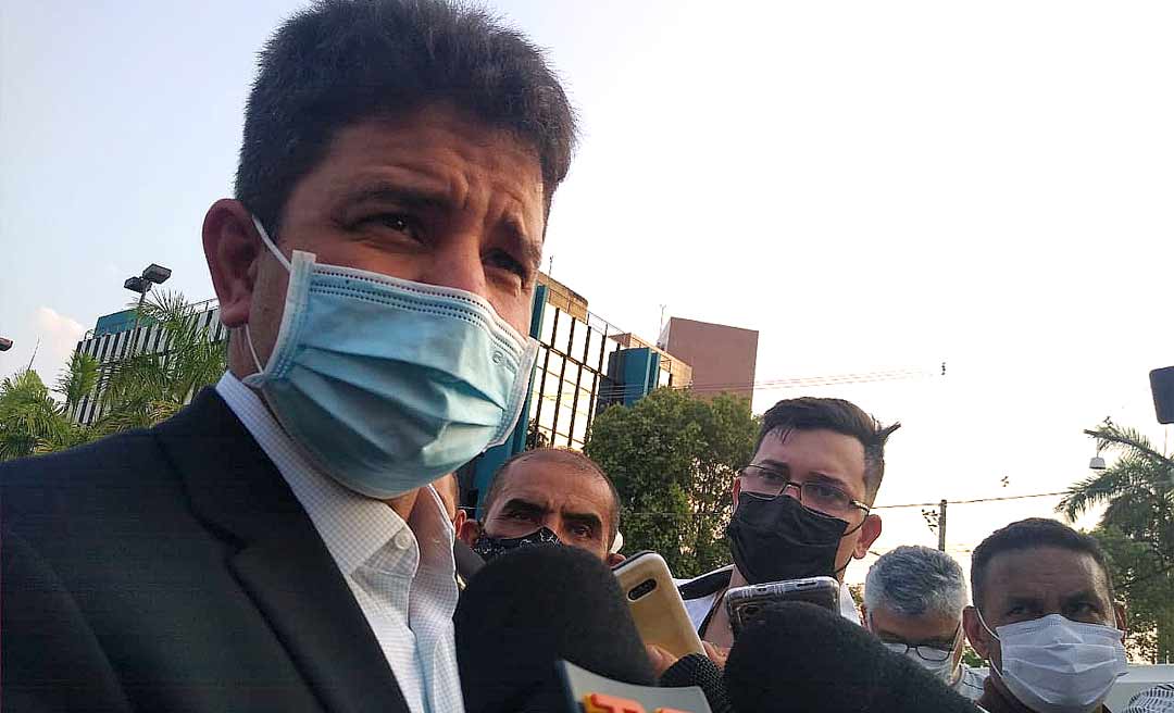 Gladson suspende desfile da Independência e deve anunciar medida contra quem não quer tomar a vacina anticovid