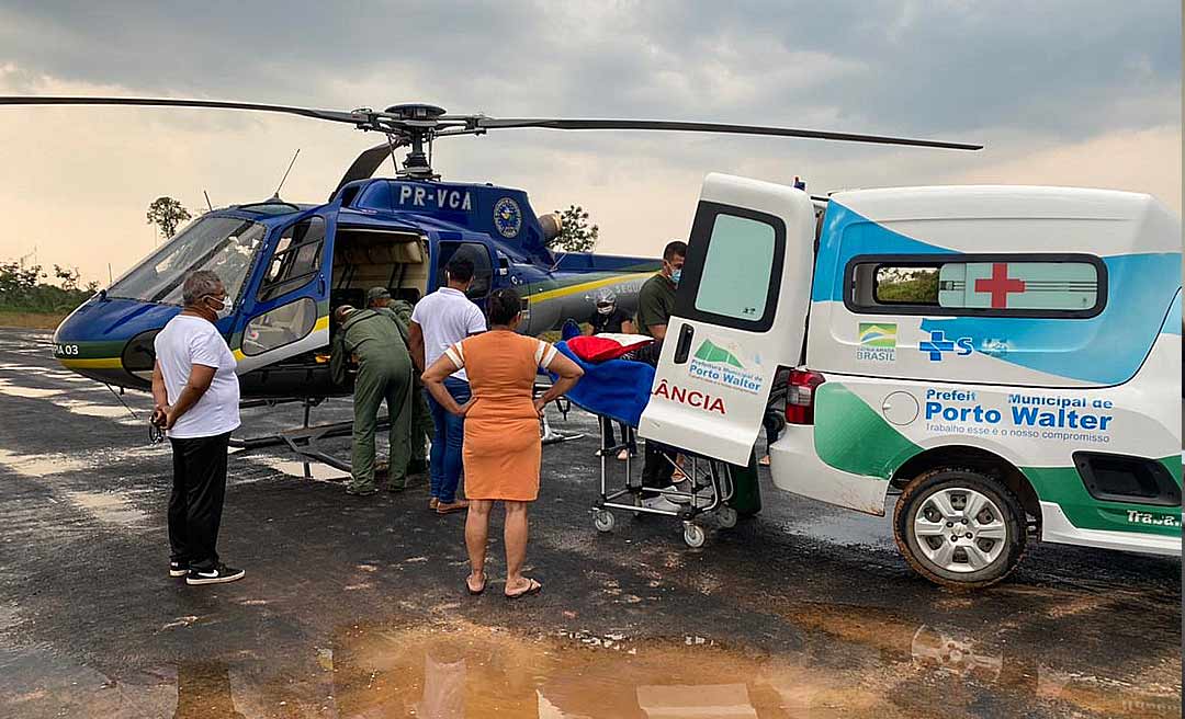 Helicóptero do governo realiza resgate de mulher acidentada em Porto Walter