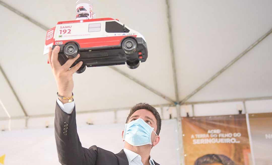 Gladson entrega 28 novas ambulâncias para o Samu