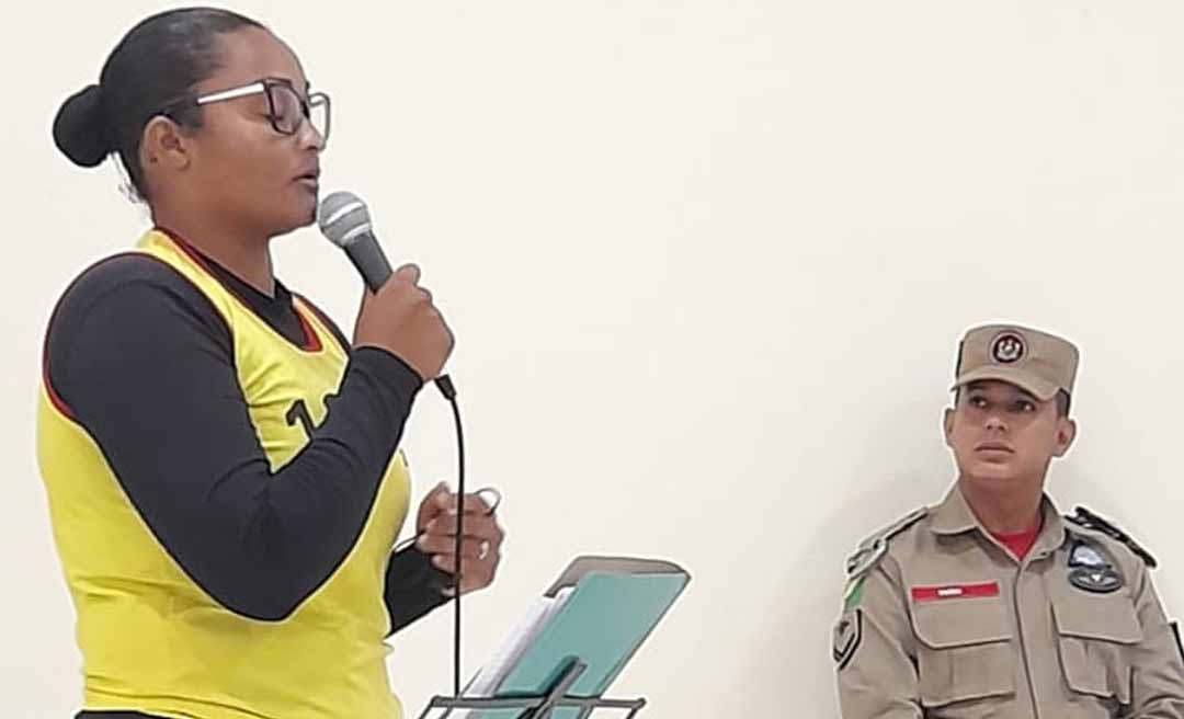 Em Tarauacá, Rayelle Freitas é a única mulher a formar no curso de guarda-vidas