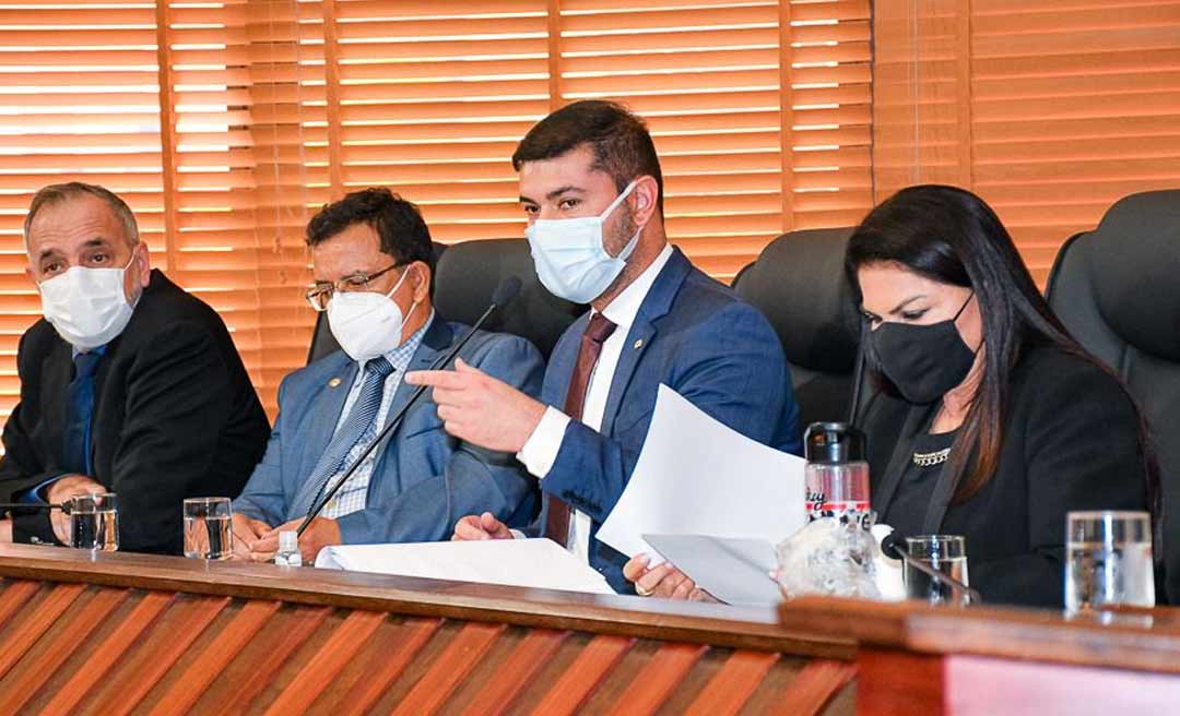 Nicolau Júnior lamenta que deputados estaduais tenham sido ignorados durante solenidade de entrega de ambulâncias