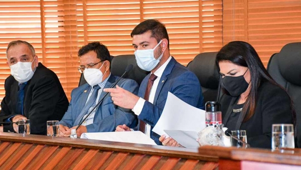 Nicolau Júnior lamenta que deputados estaduais tenham sido ignorados durante solenidade de entrega de ambulâncias