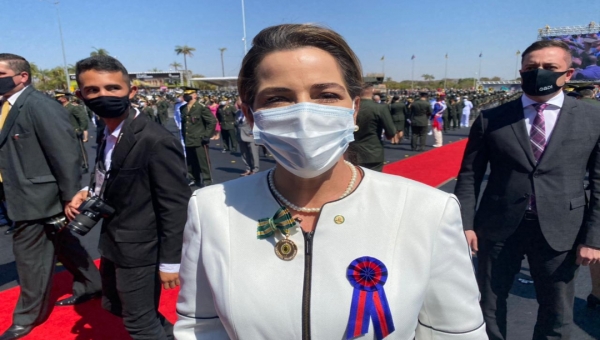 Mara Rocha é condecorada com a Medalha do Exército Brasileiro