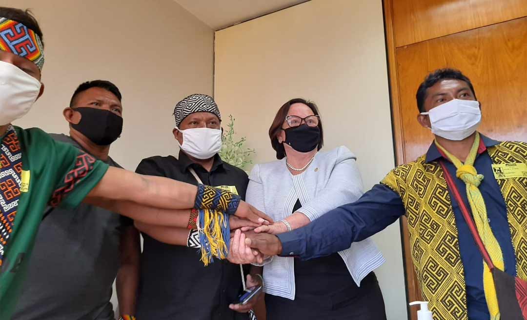 Deputada federal Vanda Milani recebe lideranças indígenas acreanas no seu gabiinete em Brasília 