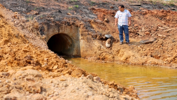 Deputado Luiz Gonzaga vistoria execução das obras de recuperação da BR-317 entre Capixaba e Brasileia 