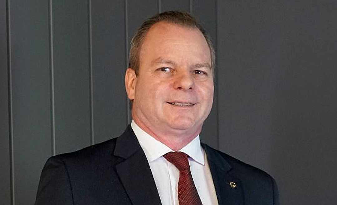 Longo parabeniza Rádio Difusora por 77 anos de história no AC: "Chega aos lugares que precisamos alcançar"