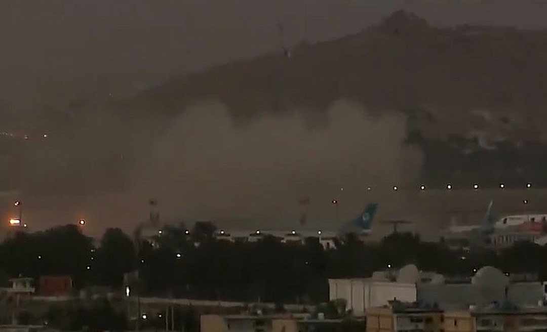 Explosões no Afeganistão deixam 13 mortos, incluindo soldados americanos