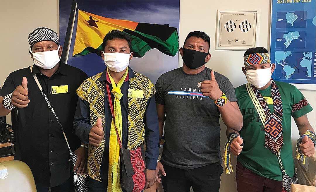 Jesus Sérgio dá apoio à lideranças indígenas do Acre que estão em Brasília para acompanhar julgamento do STF e se reunir com parlamentares