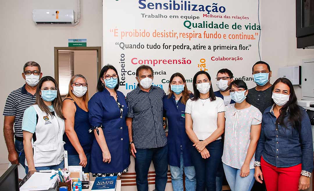 Deputado José Bestene visita UPA da Baixada com a senadora Mailza Gomes