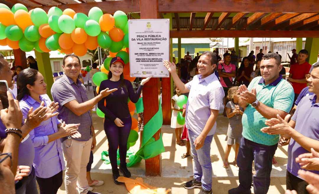 Jéssica Sales inaugura a primeira praça pública da vila Restauração em Marechal Thaumaturgo