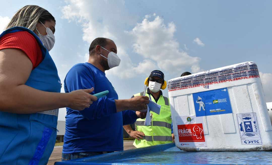 Acre recebe mais 23,7 mil doses de vacina contra a Covid-19 nesta terça-feira
