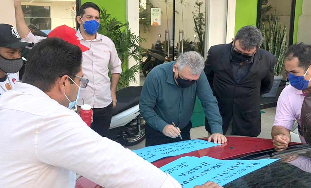 Diretor da Rbtrans participa de ato pró-Bocalom e contra vereadores no horário de expediente