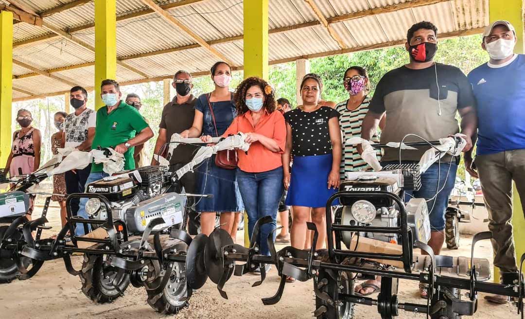 Perpétua entrega mais de 30 tratores tobata para produtores de verdura em Rio Branco