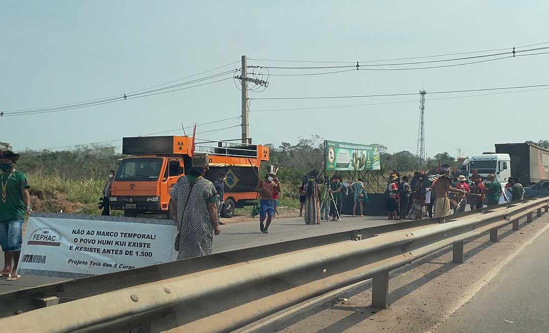 No Acre, indígenas fecham BR-364 em Rio Branco, Cruzeiro do Sul e Tarauacá contra "marco temporal"