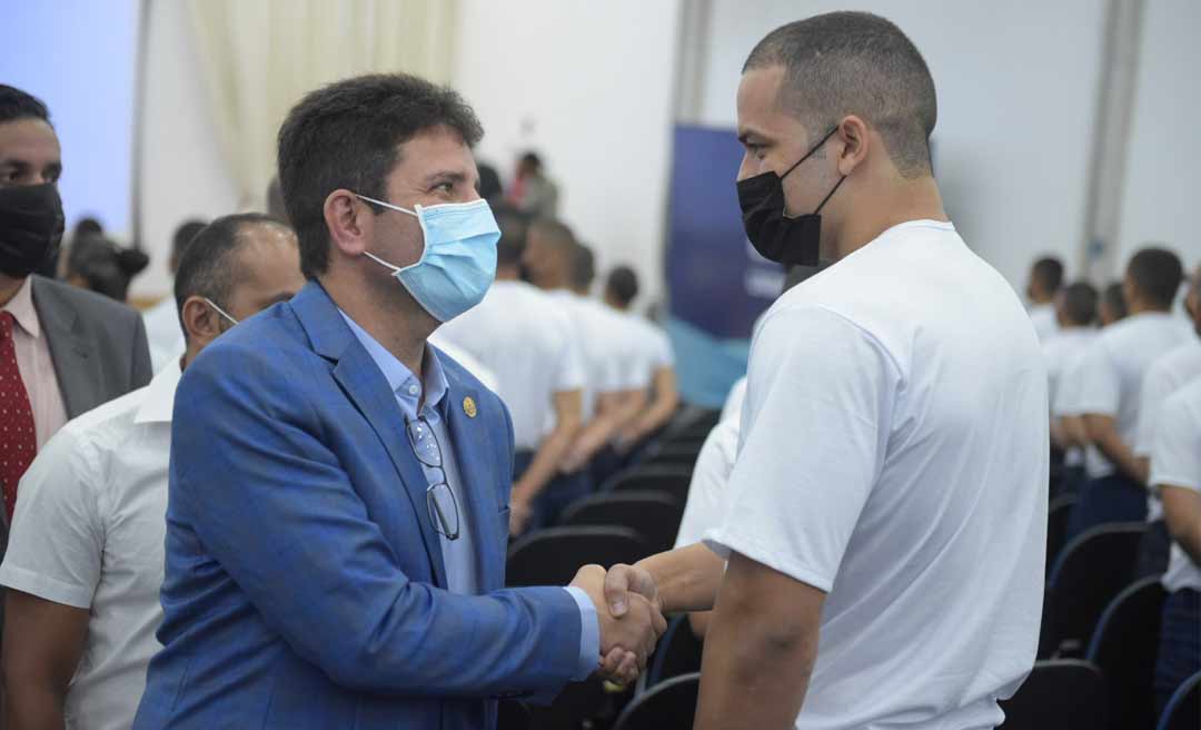 Gladson Cameli abre aula inaugural de curso para formação de 198 novos soldados da Polícia Militar