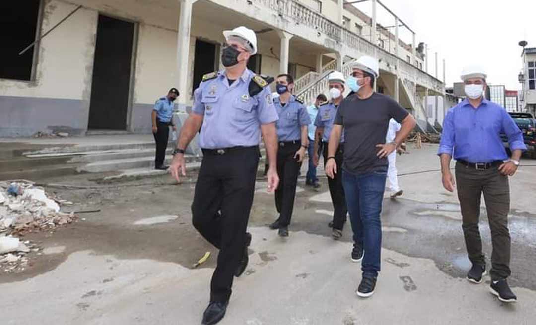 Gladson vistoria reforma do quartel da PM e garante inauguração até dezembro