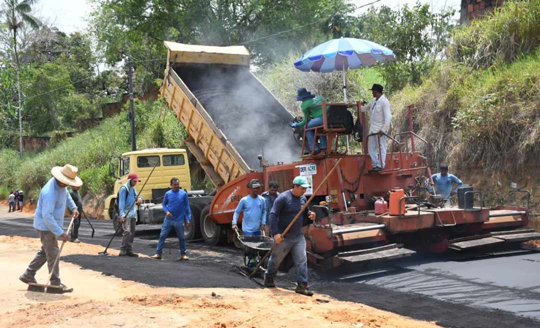 Operação Verão chega em ruas intrafegáveis e transforma realidade de moradores em Cruzeiro do Sul