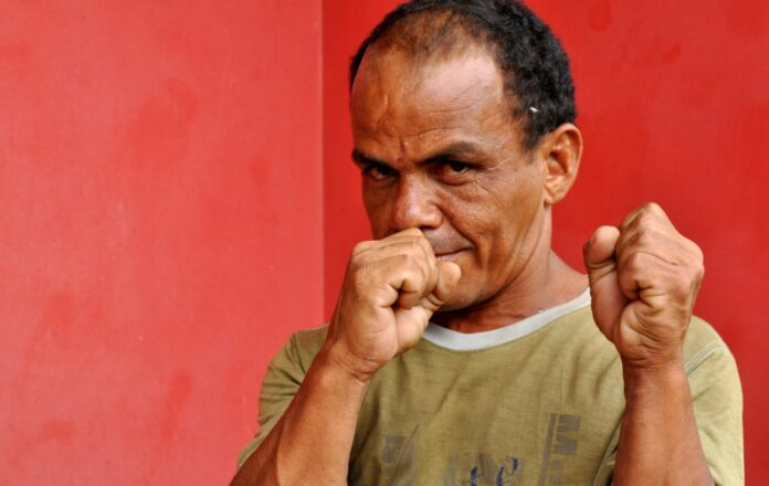 Morre "Nó de Pau", o anão lutador de Sena Madureira