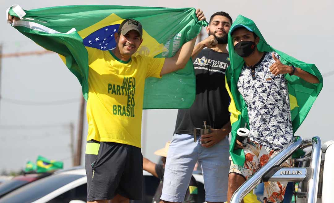 Com frases como “o Supremo é o povo”, bolsonaristas lotam o estacionamento da Arena da Floresta neste 7 de Setembro