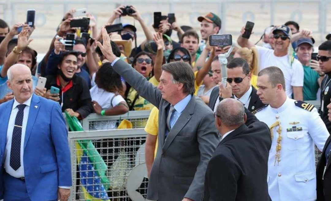 Em conversa com apoiadores, Bolsonaro mantém discurso de confronto e ataques ao STF