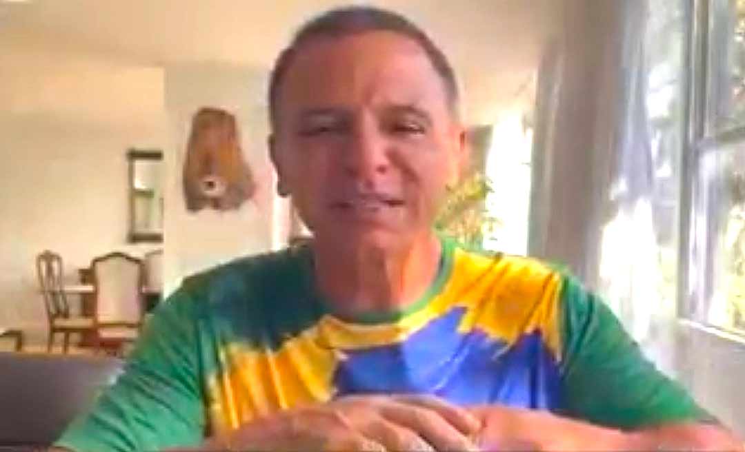 Bittar 'convoca' brasileiros para saírem em defesa de Bolsonaro amanhã e diz: “ama este País”