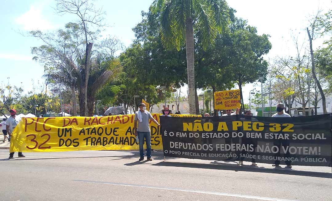 No Dia da Independência, sindicato vai ao Centro de Rio Branco protestar contra a PEC 32