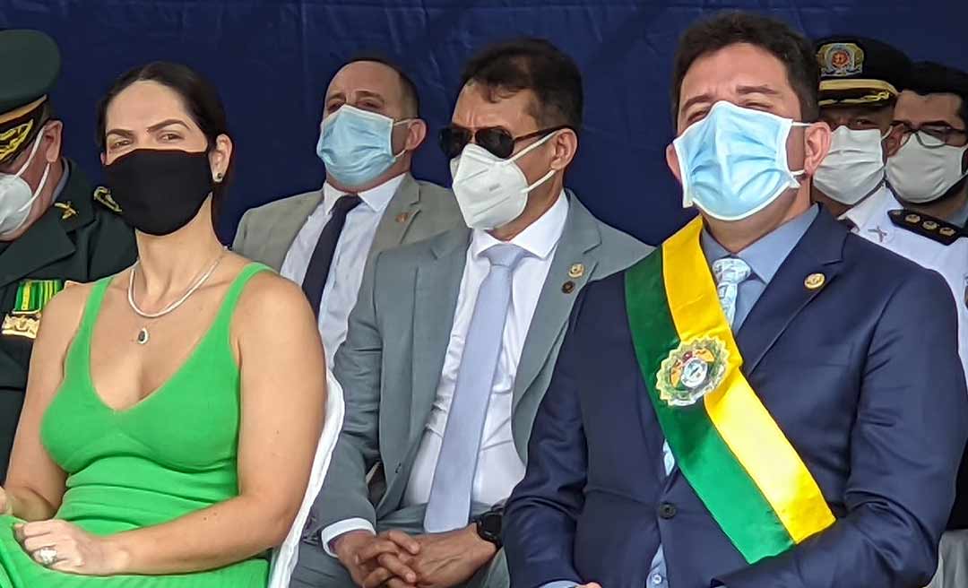 Em solenidade alusiva à Independência, Gladson pede respeito aos Poderes e agradece a Bolsonaro