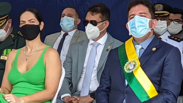 Em solenidade alusiva à Independência, Gladson pede respeito aos Poderes e agradece a Bolsonaro