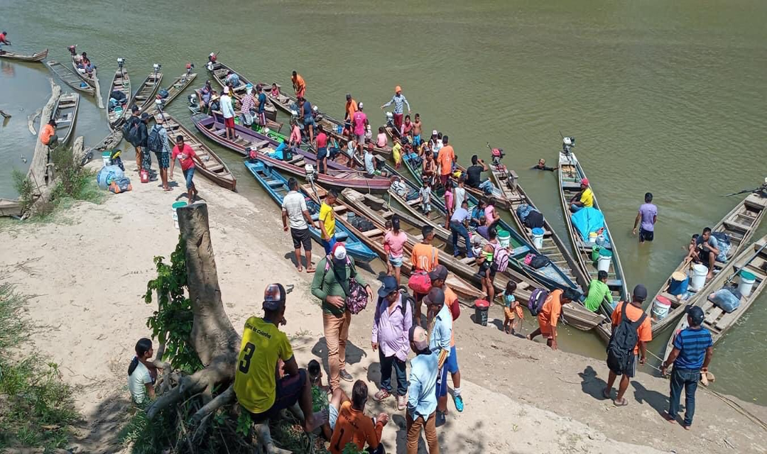 Prefeito encara viagem de 18 horas de barco para prestigiar abertura do I campeonato indígena em Assis Brasil