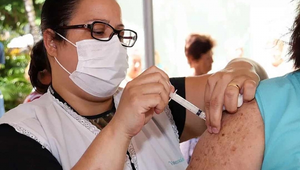 Prefeitura de Rio Branco começa a aplicar terceira dose anti-covid nesta quinta no Lar Vicentino