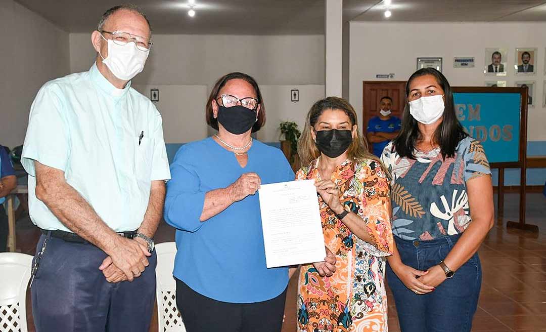 Vanda Milani libera R$ 400 mil em emendas para SUAS de Cruzeiro do Sul