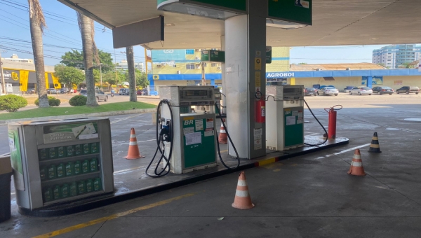 Postos de Rio Branco amanhecem sem gasolina comum neste sábado