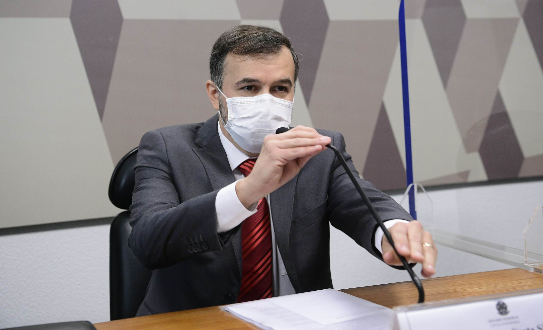 TCU suspende por 45 dias auditor que fez relatório paralelo sobre mortes por Covid