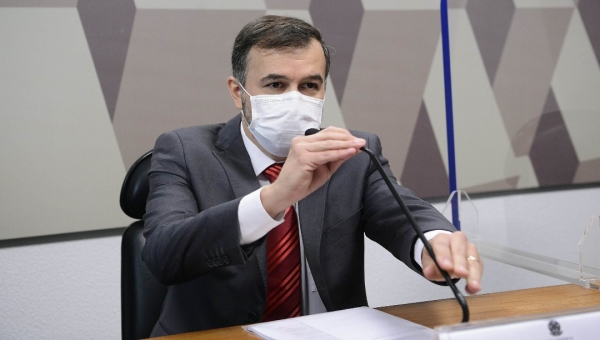 TCU suspende por 45 dias auditor que fez relatório paralelo sobre mortes por Covid