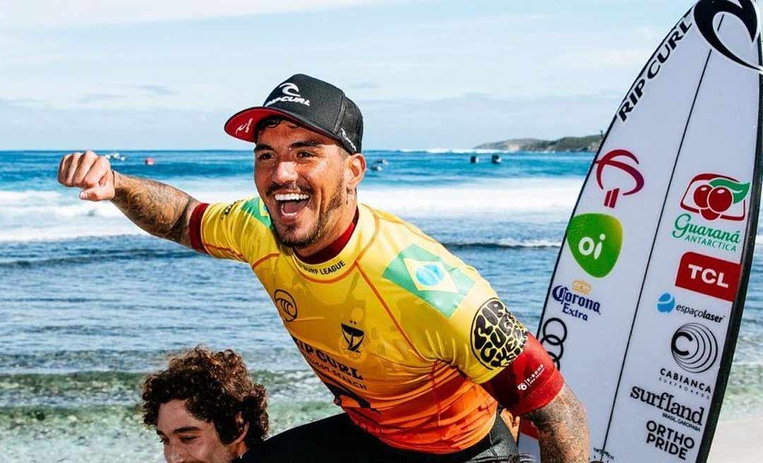 Gabriel Medina vence Filipe Toledo e é tricampeão mundial de surfe