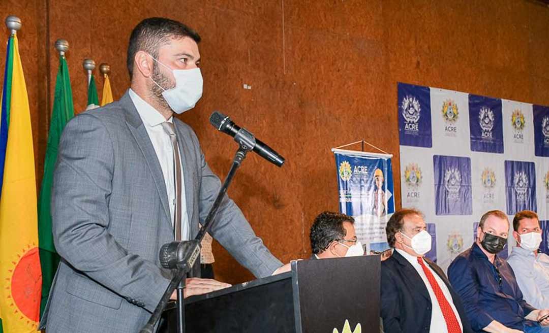 Nicolau destaca investimentos do governo durante assinatura da ordem de serviço para obras em 7 municípios