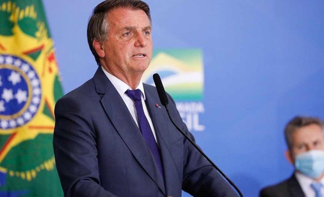 Bolsonaro sugere que policiais paguem R$ 10 para viúvas de colegas mortos