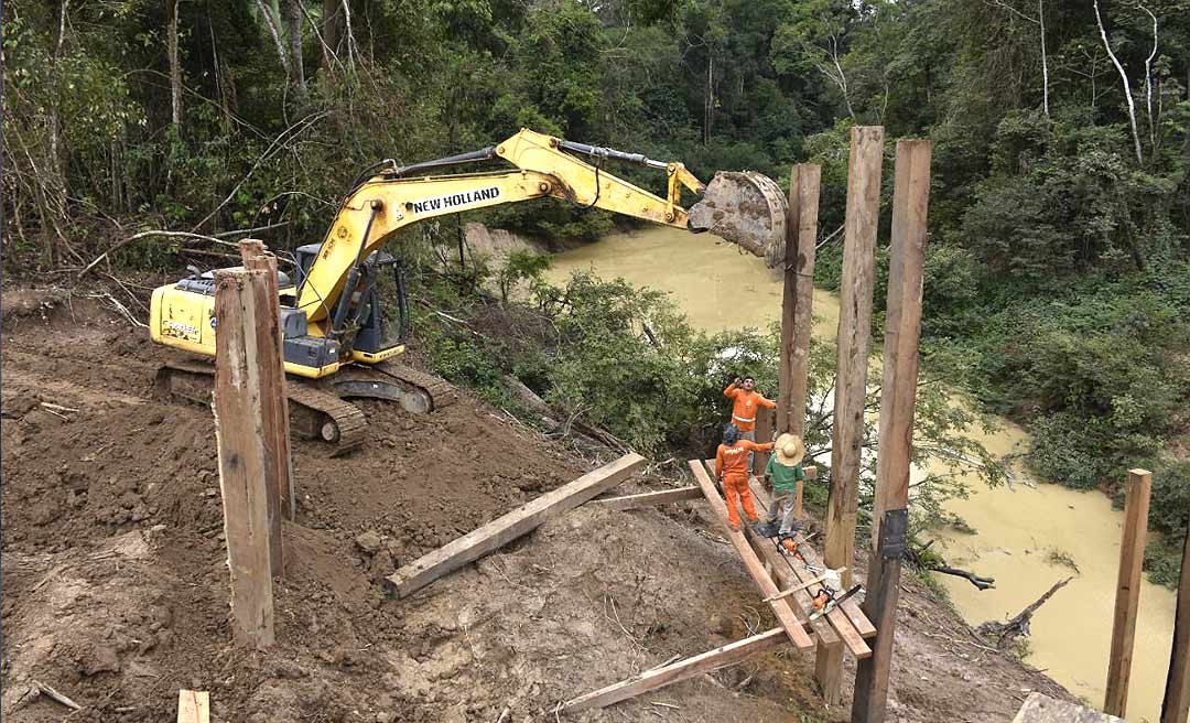 Governo do Acre através do Deracre intensifica trabalhos em ponte sobre rio Andirá prestes a ser concluída