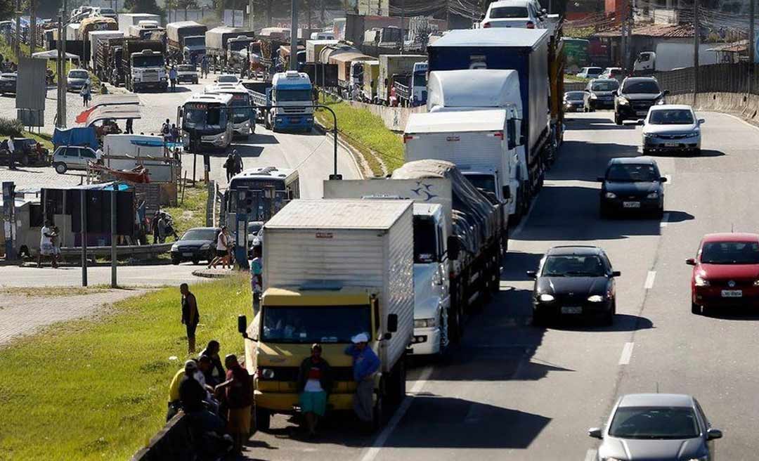 Caminhoneiros vão ao STF para pedir reunião sobre tabelamento de frete