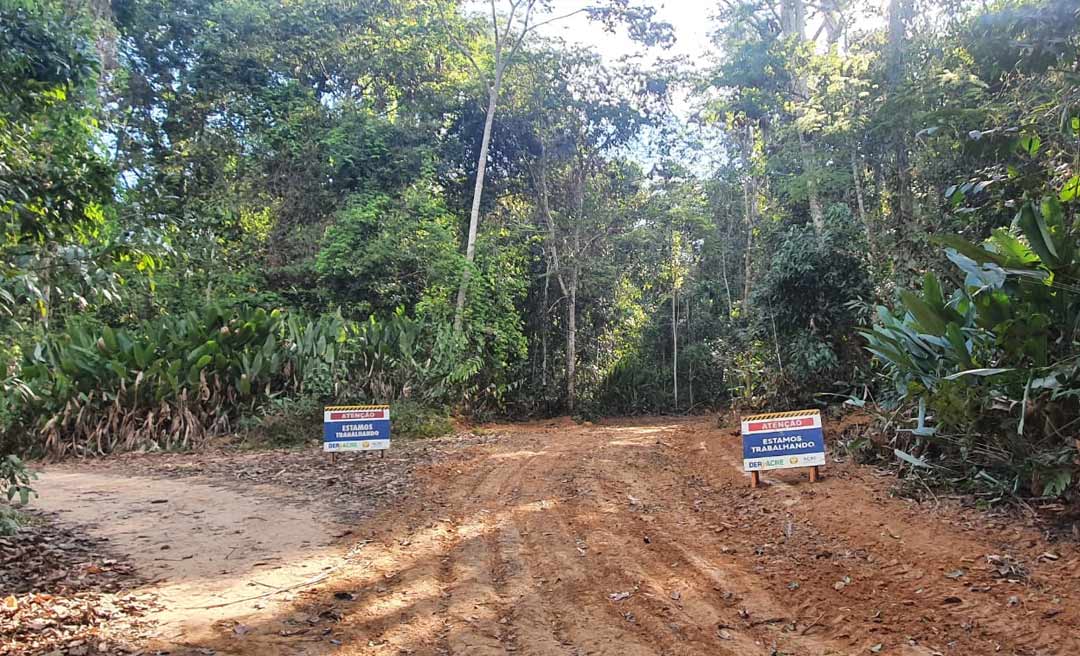 Deracre realiza melhorias no Ramal Sacada na zona rural de Rio Branco