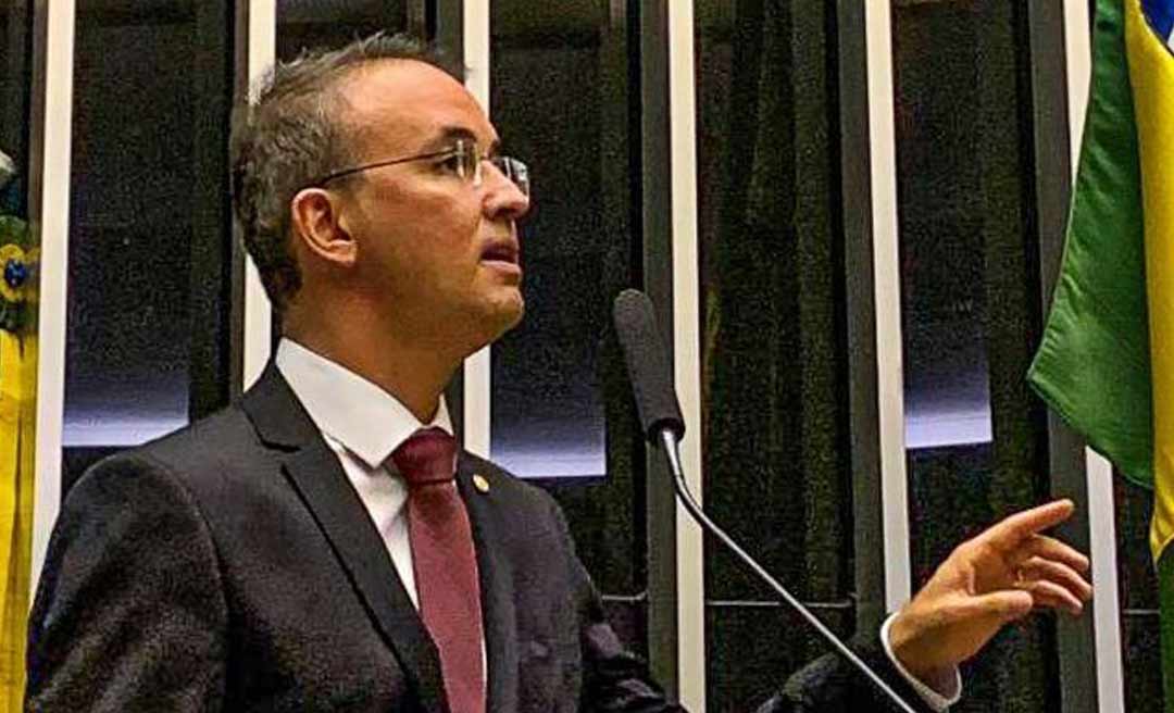 ”Bolsonaro tem como principal hobby mentir”, declara Leo de Brito