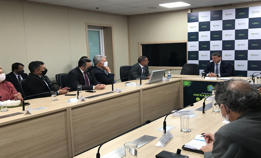 Ministro da Infraestrutura garante ao deputado Jesus Sérgio que a BR-364 não vai fechar e que nova empresa começa os trabalhos em 15 dias