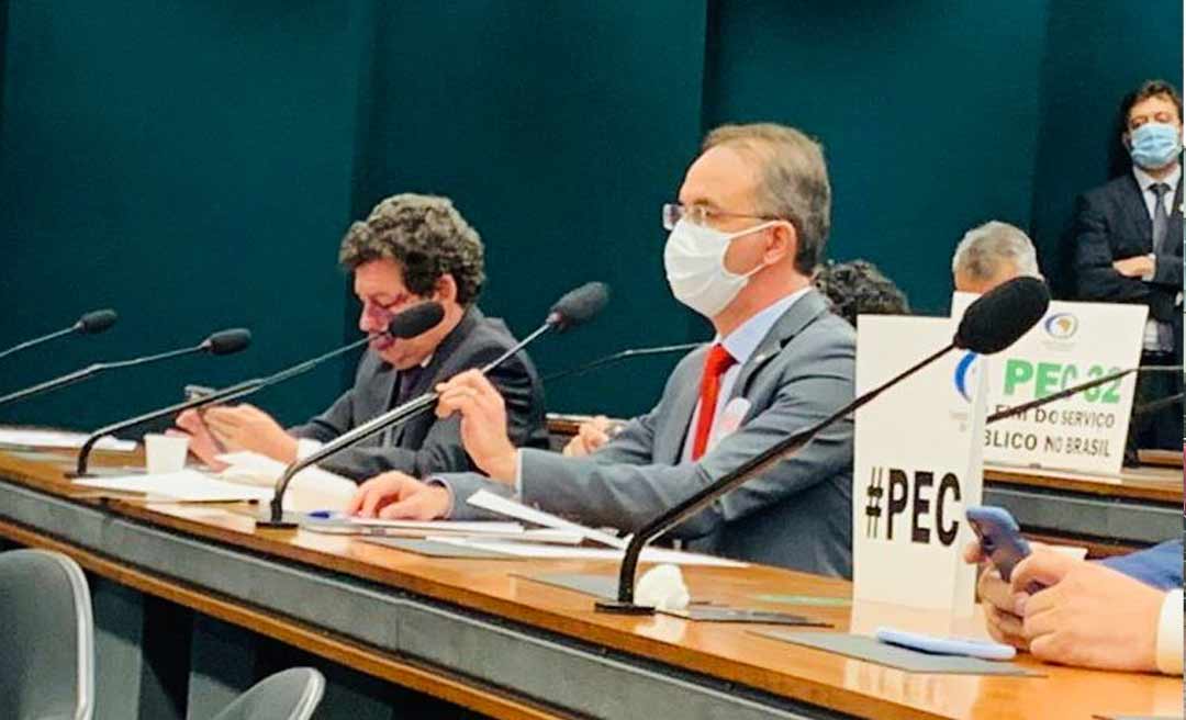 Leo de Brito vota contra a PEC 32 e classifica proposta como “deforma administrativa”