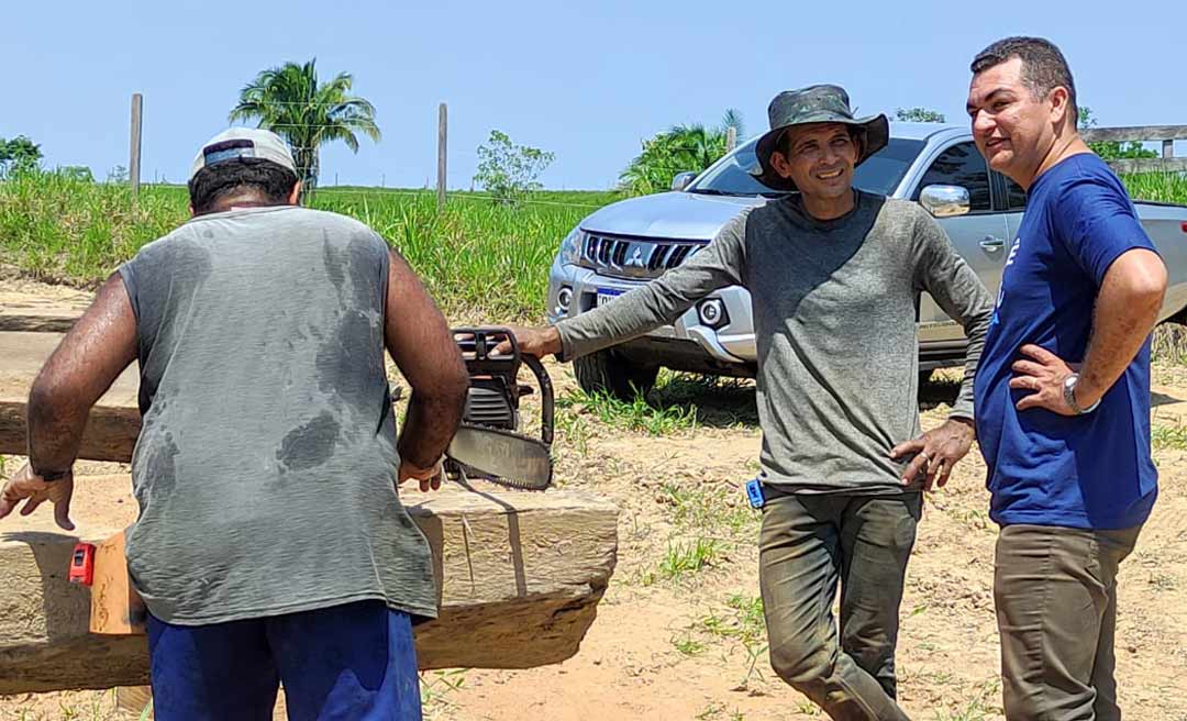 Deputado Sargento Cadmiel visita obras do ramal que ligará Feijó a Envira