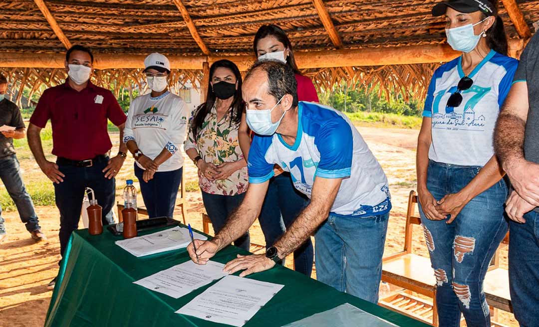 Zequinha Lima assina ordem de serviço para construção de Centro de Convivência Indígena