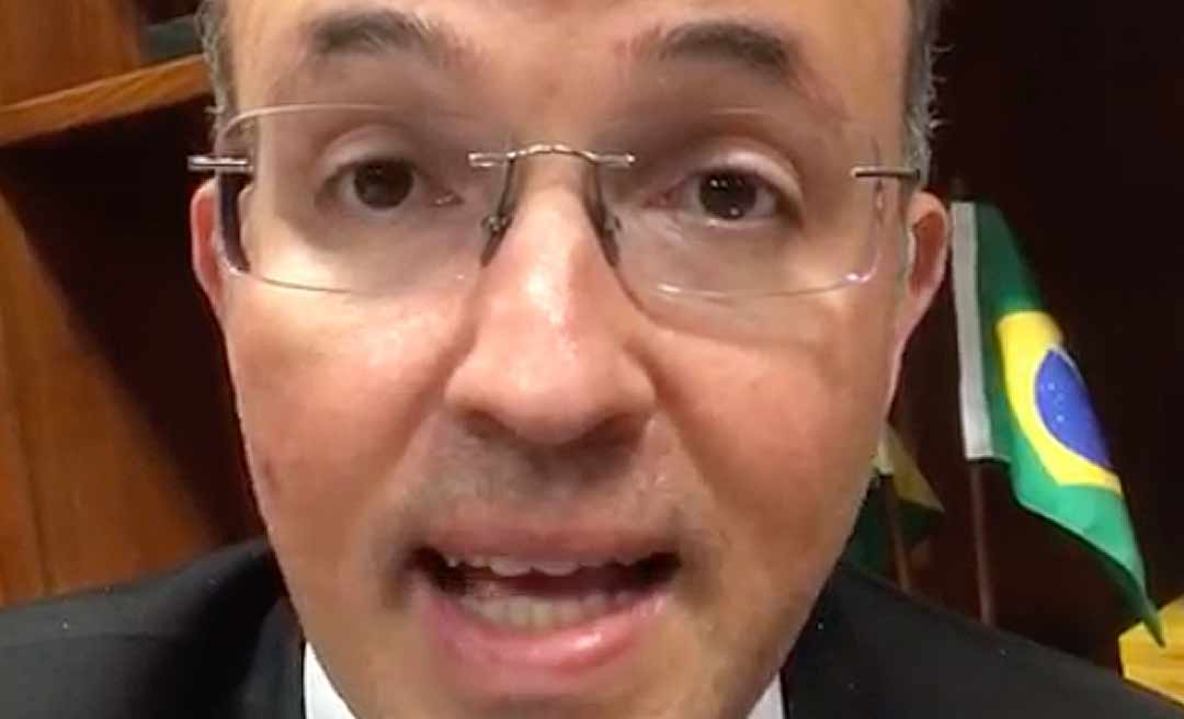 Leo de Brito diz que governo Bolsonaro está “tirando orçamentos” das universidades