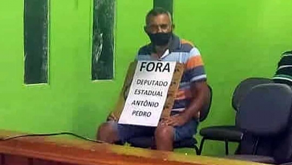 Eleitor pede a saída do deputado Antônio Pedro na Câmara de Xapuri e caso gera vexame