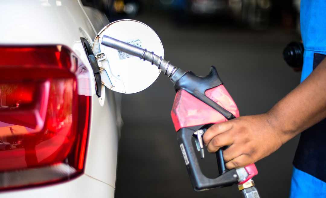 Presidente da Câmara diz que vai passar final de semana buscando soluções para reduzir o preço dos combustíveis