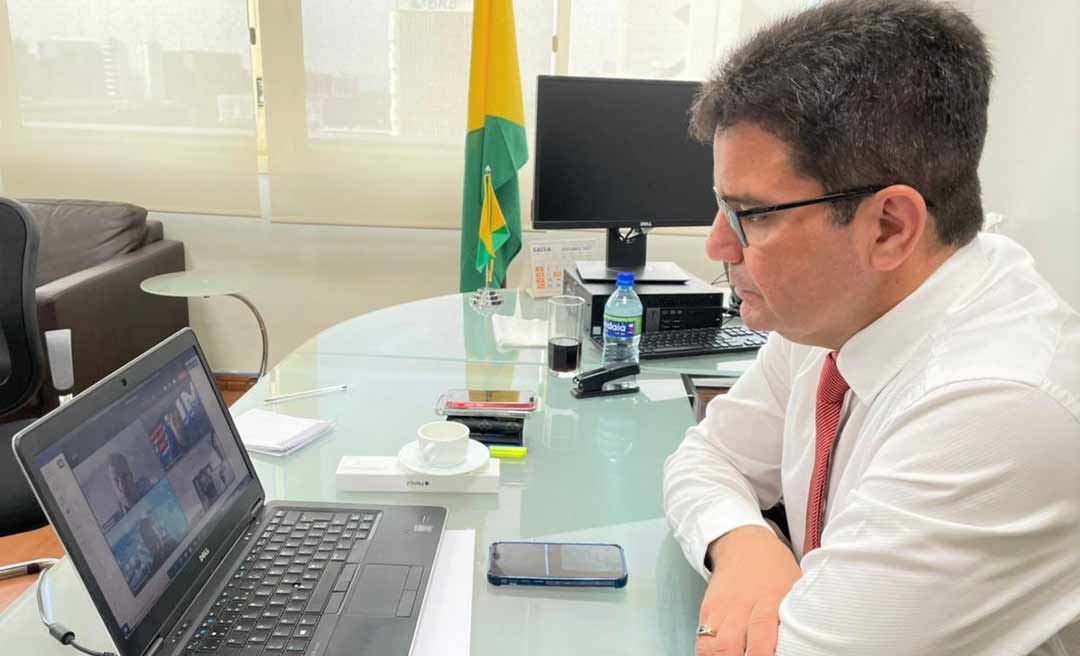 Governador acerta em Brasília a expansão da telefonia móvel para comunidades isoladas do Acre