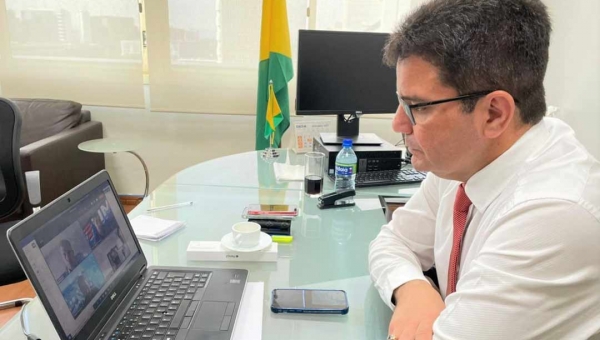 Governador acerta em Brasília a expansão da telefonia móvel para comunidades isoladas do Acre